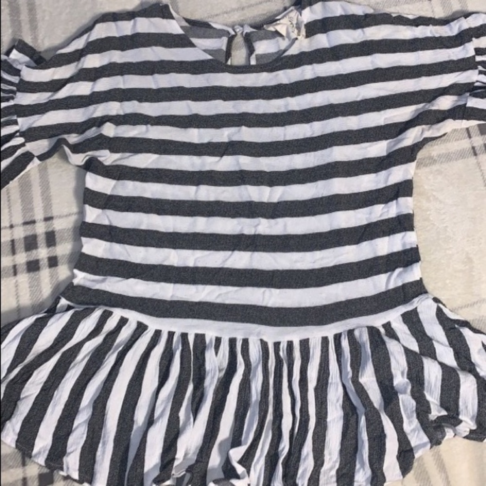 Buckle Grey and White Size Small Top